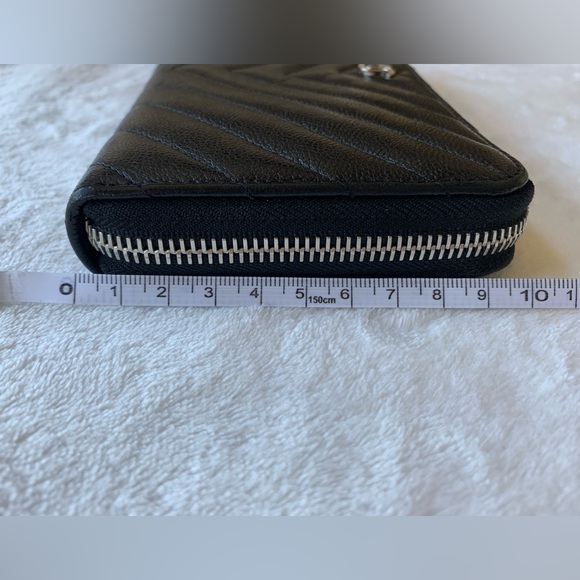 CHANEL long zipped wallet - chevron - Picture 16 of 16